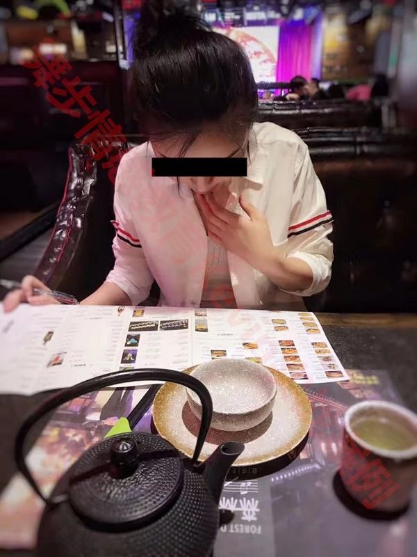 快速恋爱丨20句话，3个小时，她坐在我身上